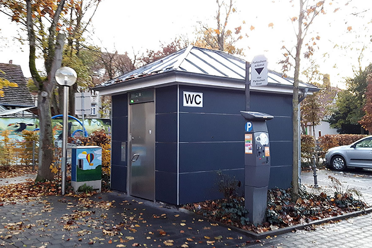 Sicherung der Zebrastreifen für Sehbehinderte und Toilettenhaus für die Besucher des Grünen Winkels
